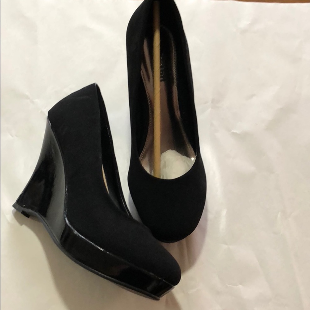 NIB!! Black patent wedge heels by Unlisted.